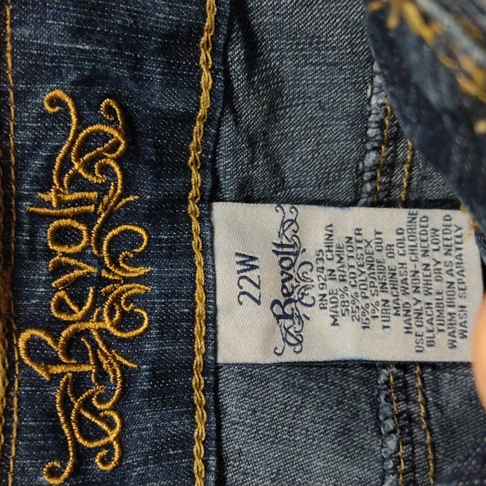 NWT Revolt Women's Faded Blue Jean Denim Shorts Sz 22W-Studded Pockets Casual - Picture 3 of 5